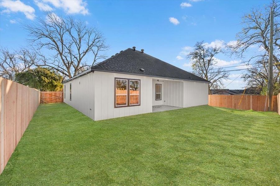 Exterior details and patio area of a home in , Fort Worth (Image 3).