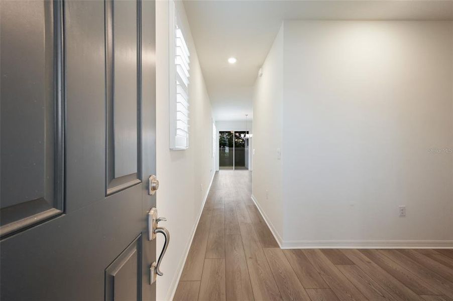 Spacious, unfurnished interior of a new home in Heron Bay, Palmetto (Image 35). Spacious, unfurnished interior of a new home in Heron Bay, Palmetto (Image 35).
