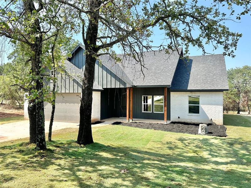 Cul De Sac acreage with Towering Trees