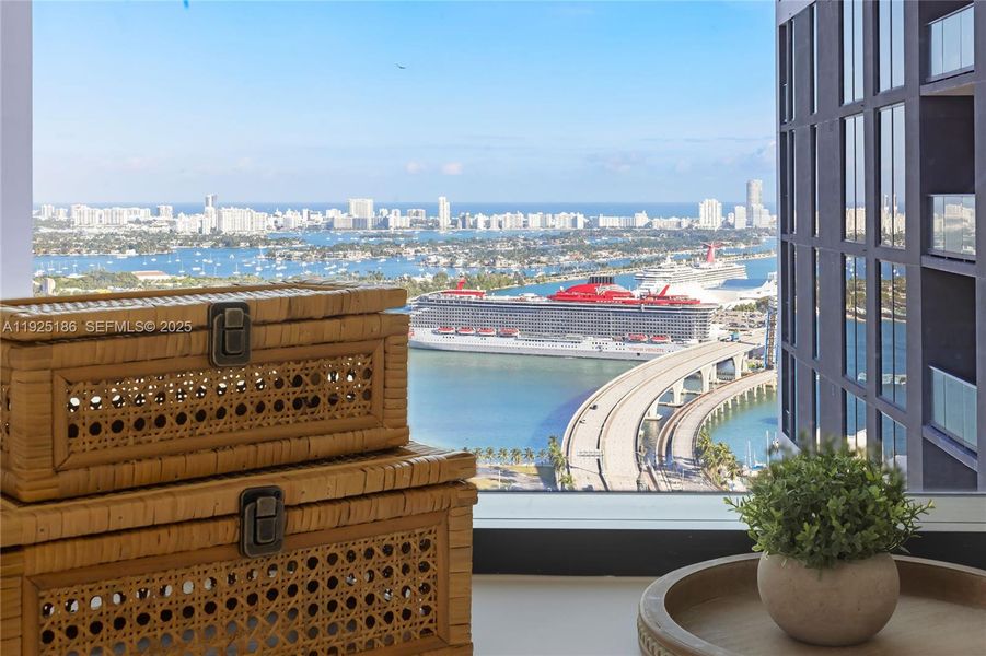 Condo located in Miami, FL showcasing its design and architecture (Image 27).