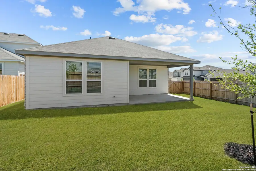 Exterior details and patio area of a home in Lily Springs, Seguin (Image 17).