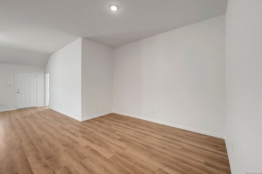 Spacious, unfurnished interior of a new home in Greenspoint Heights, Seguin (Image 27).
