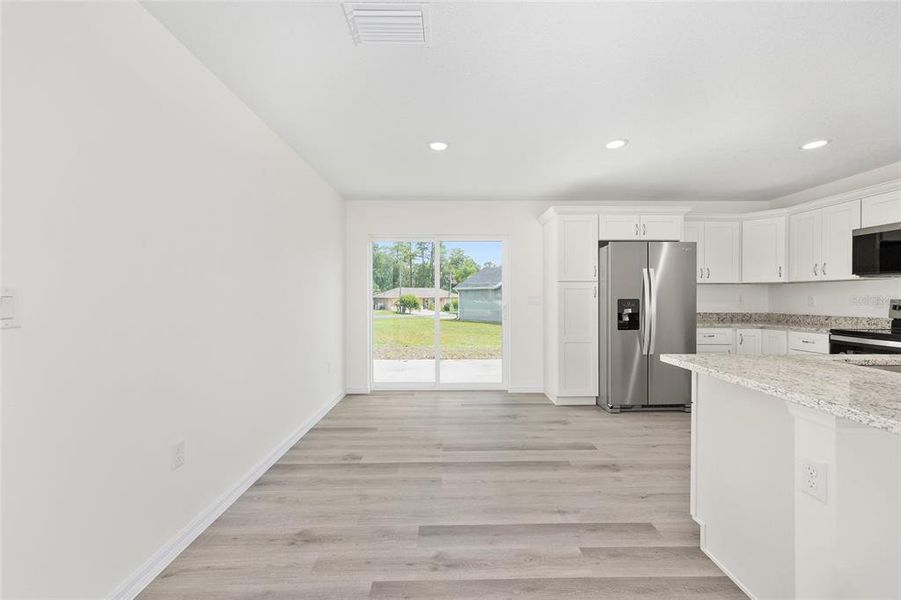 Spacious, unfurnished interior of a new home in , Dunnellon (Image 61).