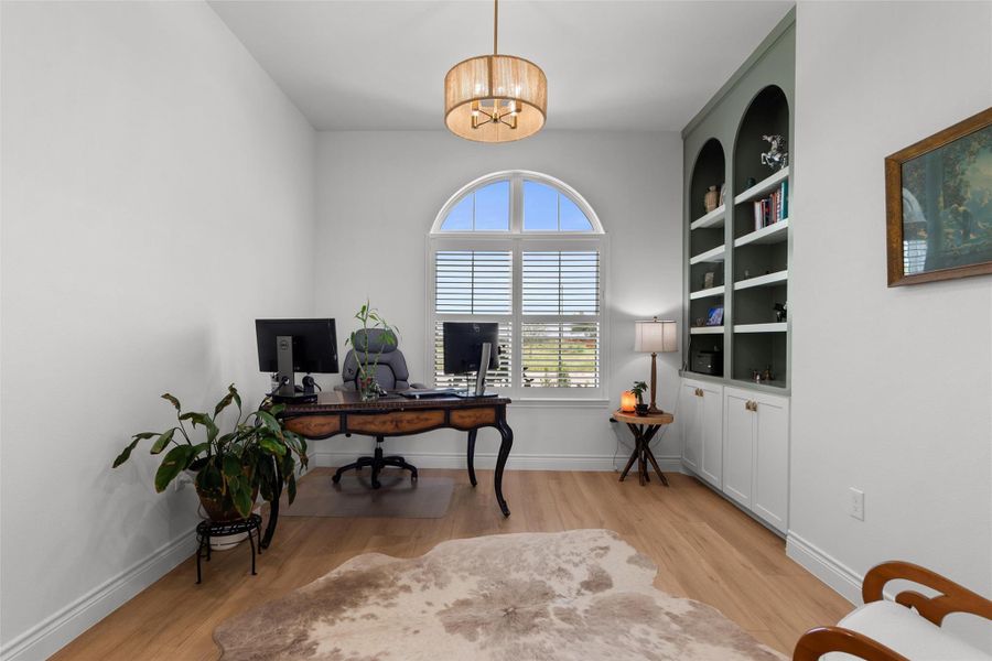 Dedicated Office Space with built ins. Dedicated Office Space with built ins.