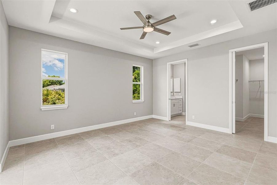 Spacious, unfurnished interior of a new home in , Rotonda West (Image 24).