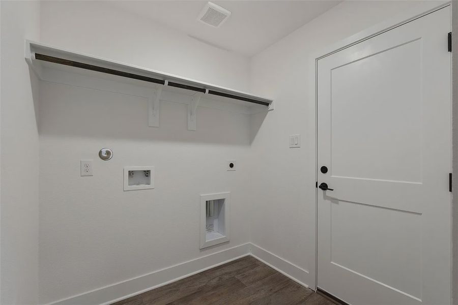 Spacious, unfurnished interior of a new home in Grand Oaks Reserve, Cleveland (Image 28).