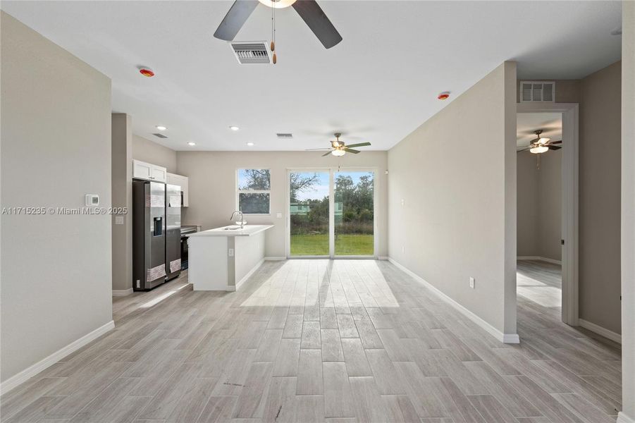 Spacious, unfurnished interior of a new home in , Lehigh Acres (Image 19).