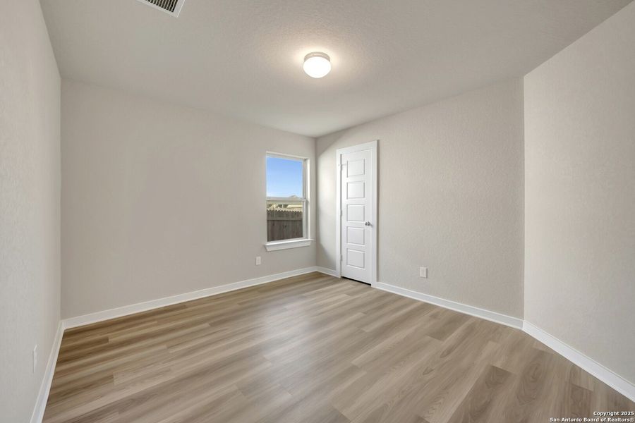 Spacious, unfurnished interior of a new home in Winding Brook, San Antonio (Image 30).