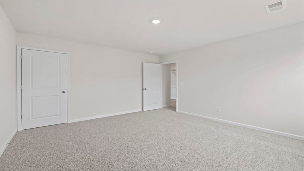 Spacious, unfurnished interior of a new home in Cedar Gap, Fountain Inn (Image 28).