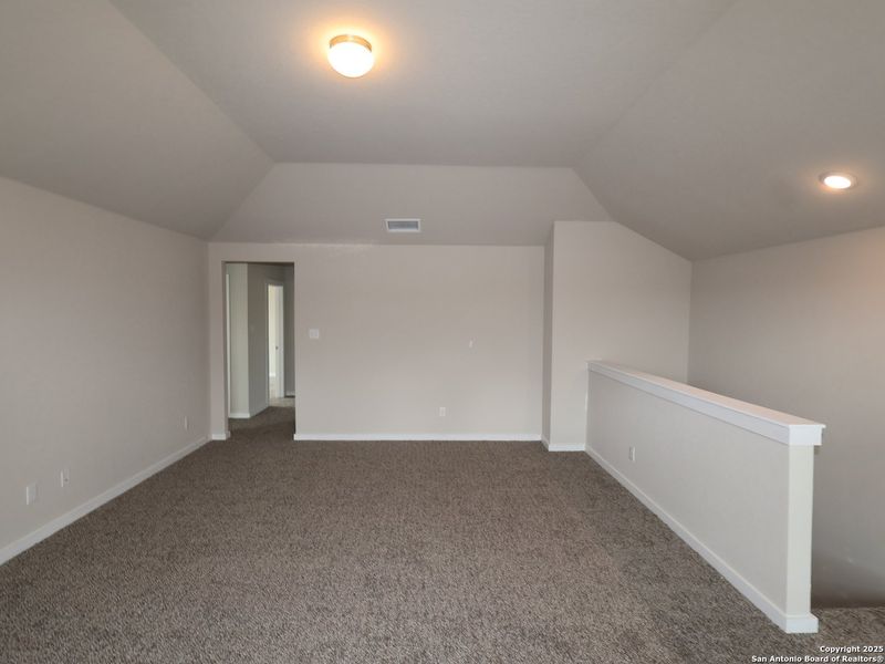 Spacious, unfurnished interior of a new home in Winding Brook, San Antonio (Image 17). Spacious, unfurnished interior of a new home in Winding Brook, San Antonio (Image 17).