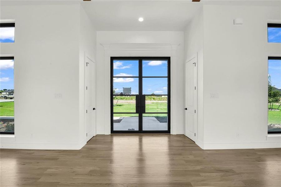 Spacious, unfurnished interior of a new home in , Aledo (Image 24).