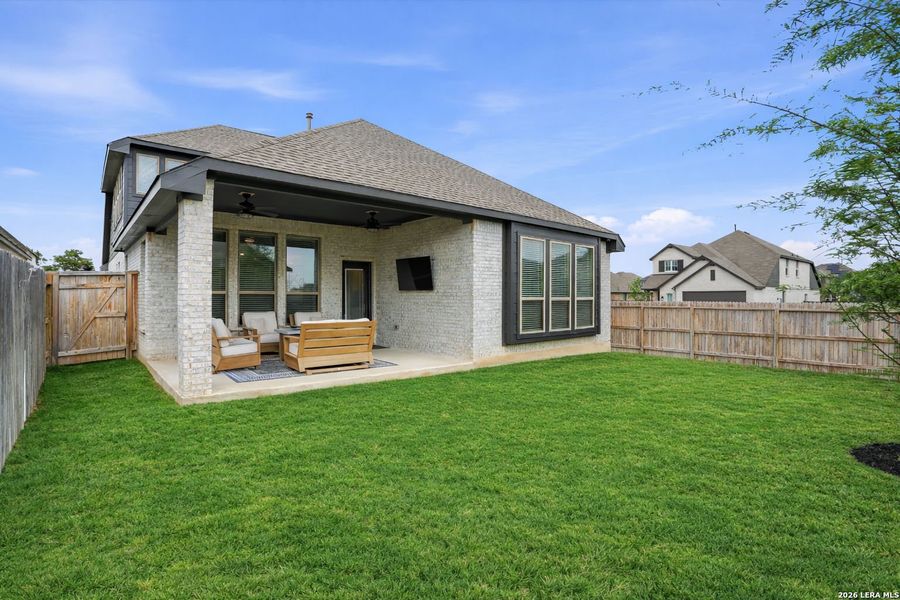 Exterior details and patio area of a home in Davis Ranch, San Antonio (Image 4).
