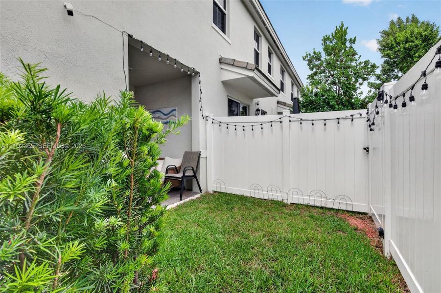 Exterior details and patio area of a home in , Pembroke Pines (Image 4).