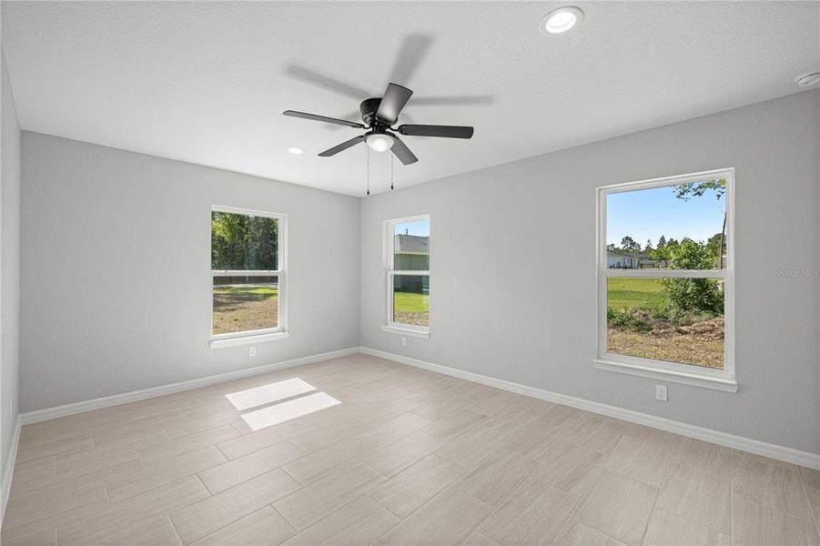 Spacious, unfurnished interior of a new home in , Dunnellon (Image 26).