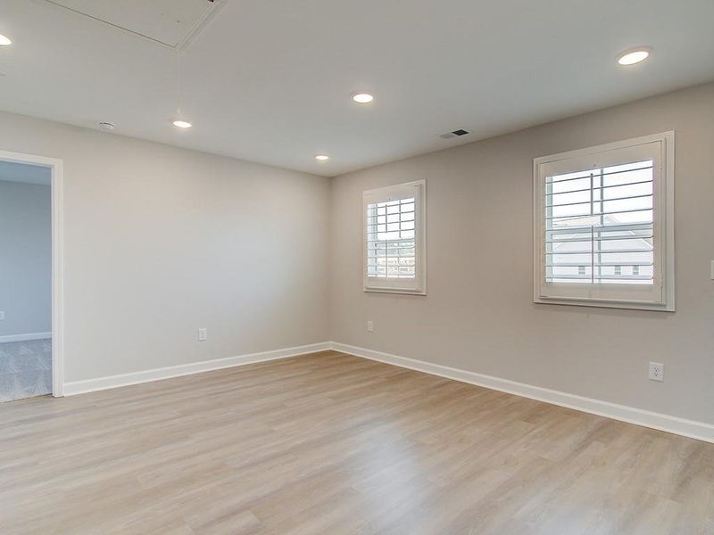 Spacious, unfurnished interior of a new home in Oak Valley Estates, Marietta (Image 19).