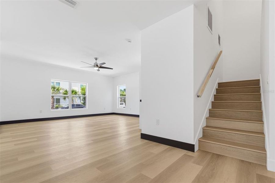 Spacious, unfurnished interior of a new home in , St. Petersburg (Image 25).