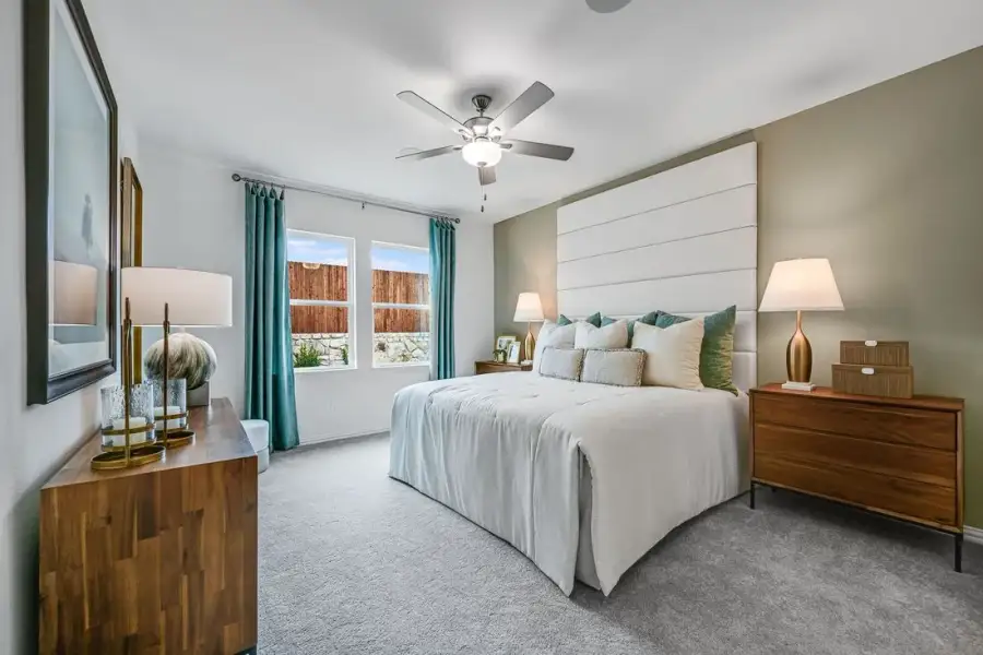 Furnished interior view inside a new home in Madero 50s, Fort Worth (Image 5).