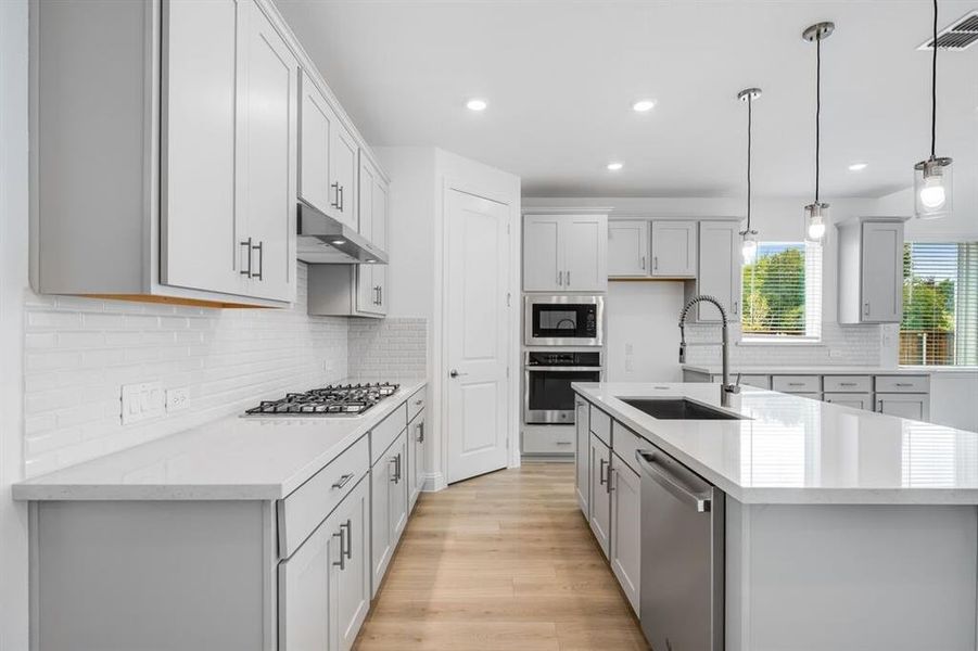 550 Ardsley Park Drive ~ Ready Now 550 Ardsley Park Drive ~ Ready Now