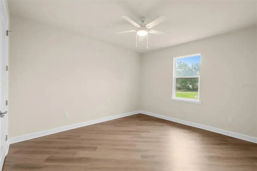 Spacious, unfurnished interior of a new home in , Tarpon Springs (Image 46).