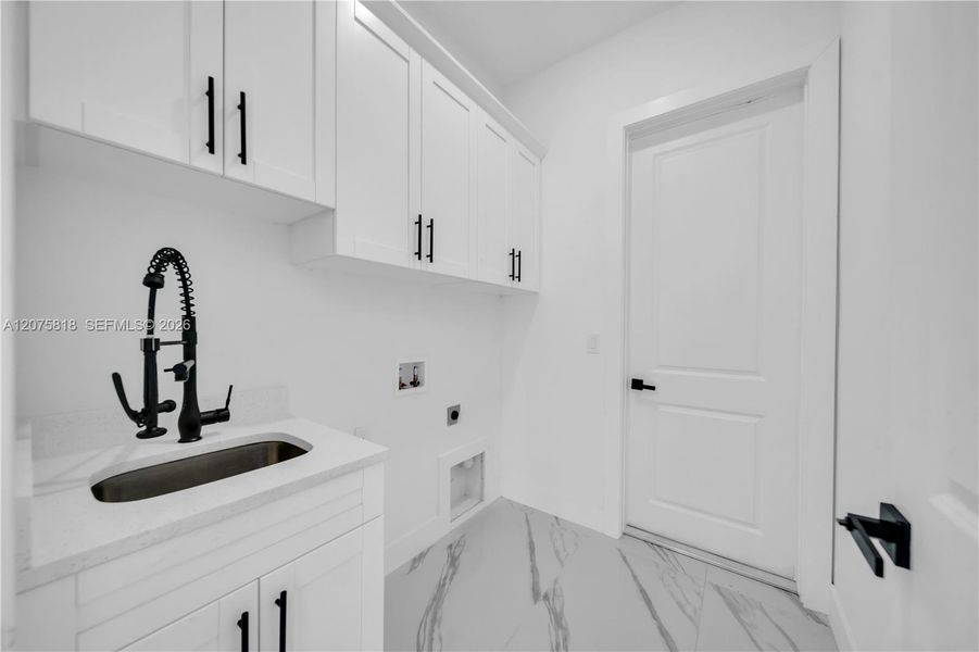 Furnished interior view inside a new home in , Lehigh Acres (Image 6).