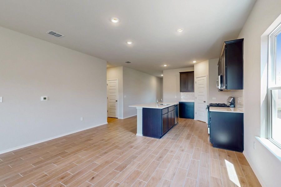 Spacious, unfurnished interior of a new home in Cascades at Onion Creek, Austin (Image 14). Spacious, unfurnished interior of a new home in Cascades at Onion Creek, Austin (Image 14).