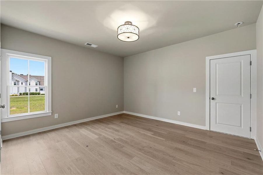 Spacious, unfurnished interior of a new home in , Milton (Image 32).