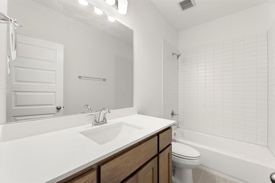 4_05. 510 Front Davis - 2ND Bath