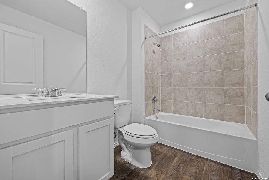 Furnished interior view inside a new home in Avenida, Converse (Image 4).