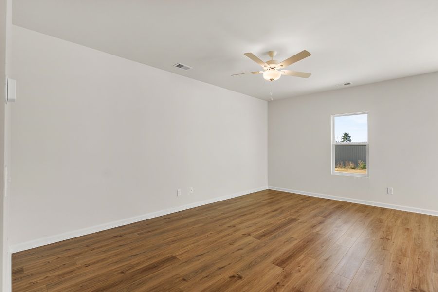 Spacious, unfurnished interior of a new home in Tucker Ridge, Pendleton (Image 15).