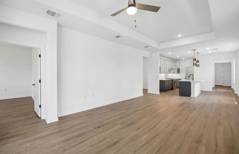 Spacious, unfurnished interior of a new home in Sun City Texas, Georgetown (Image 25).