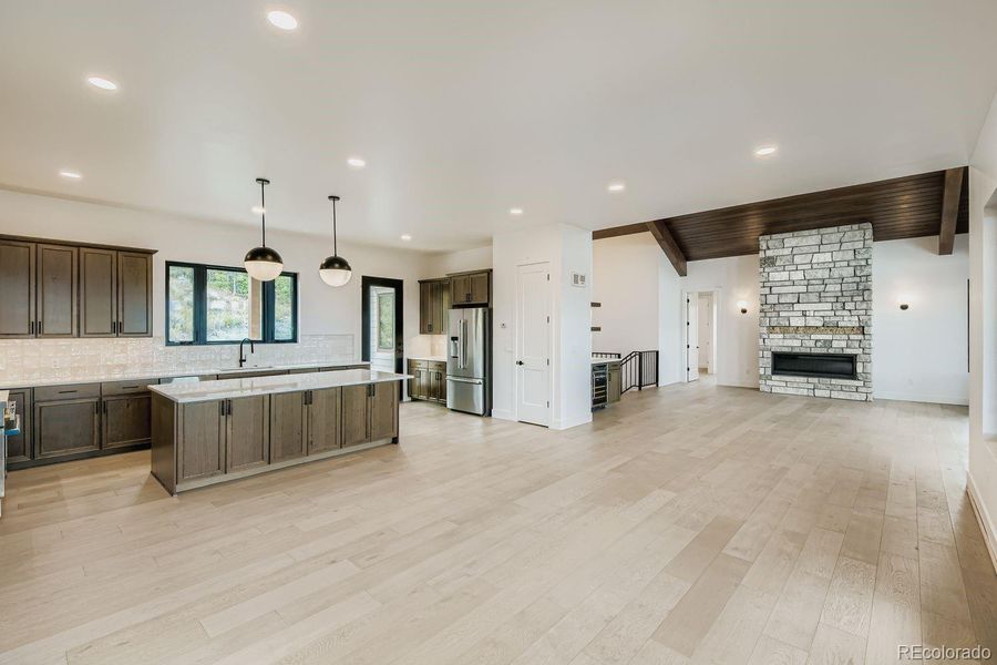 Spacious, unfurnished interior of a new home in , Granby (Image 21).