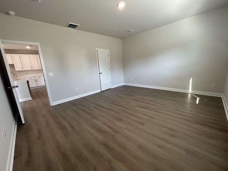 Spacious, unfurnished interior of a new home in , Ravenel (Image 21).