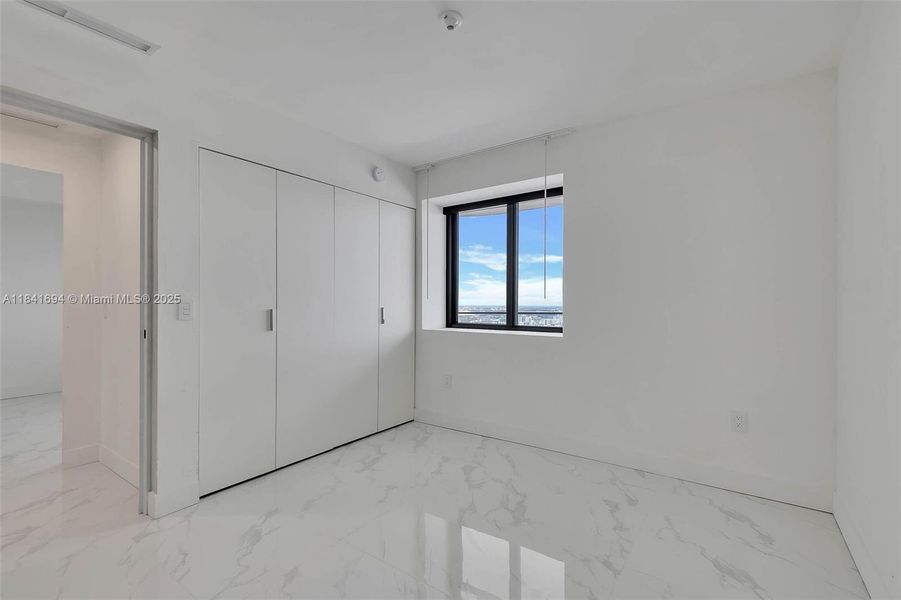 Spacious, unfurnished interior of a new home in Aria Reserve, Miami (Image 17).