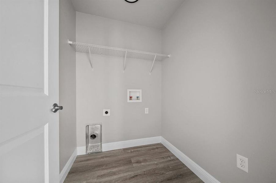 Spacious, unfurnished interior of a new home in , Citrus Springs (Image 28).