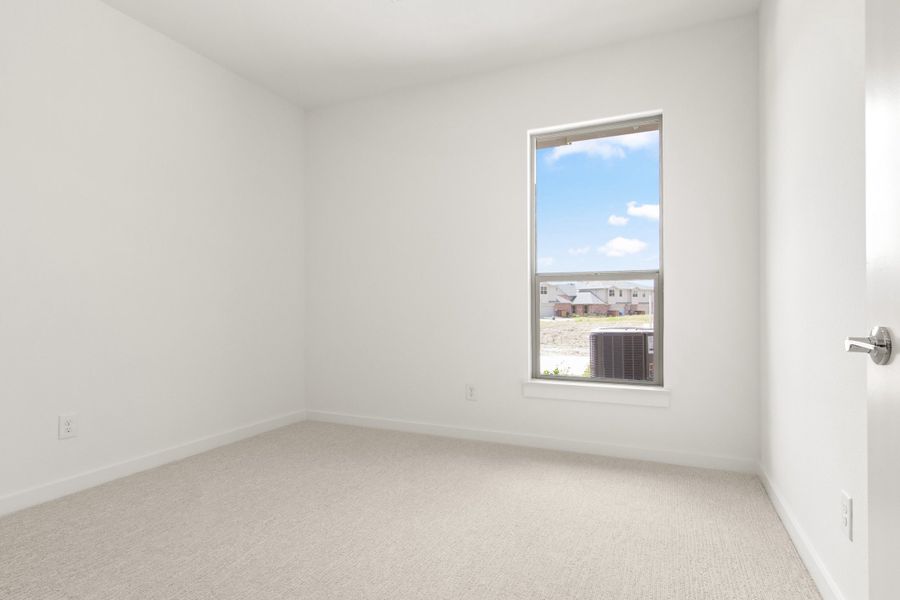 Spacious, unfurnished interior of a new home in Cottonwood Creek, Rowlett (Image 35).