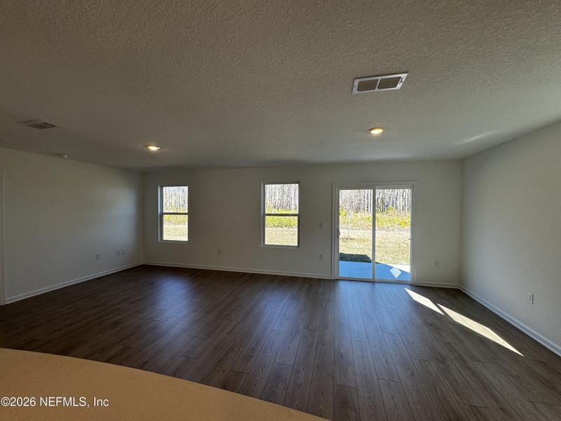 Spacious, unfurnished interior of a new home in Copes Landing, Jacksonville (Image 22).