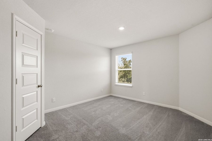 Spacious, unfurnished interior of a new home in Cinco Lakes, San Antonio (Image 23).