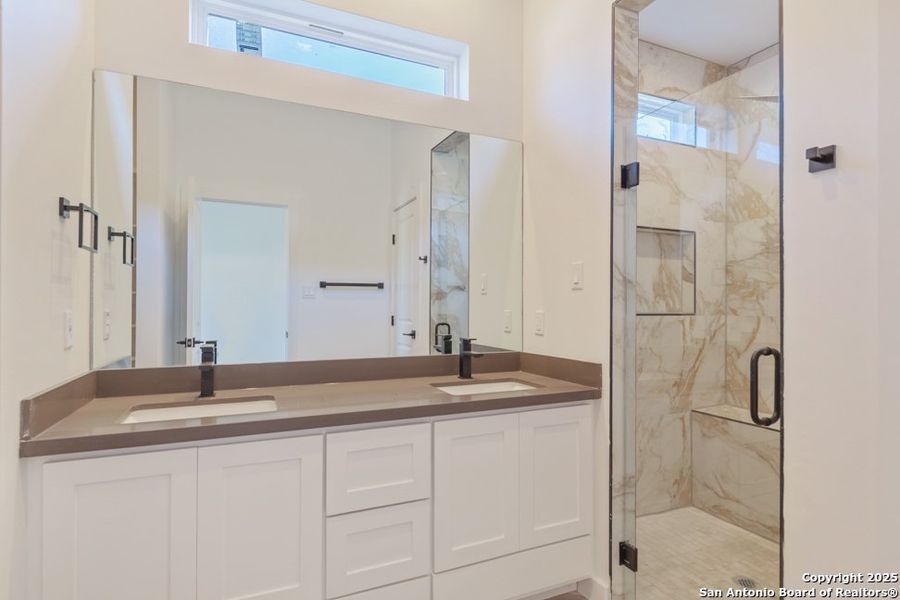 Furnished interior view inside a new home in , Laredo (Image 14).