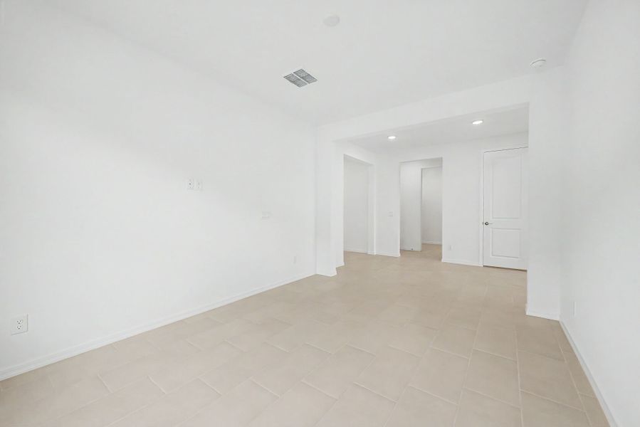 Spacious, unfurnished interior of a new home in Bella Vista Farms, San Tan Valley (Image 11).