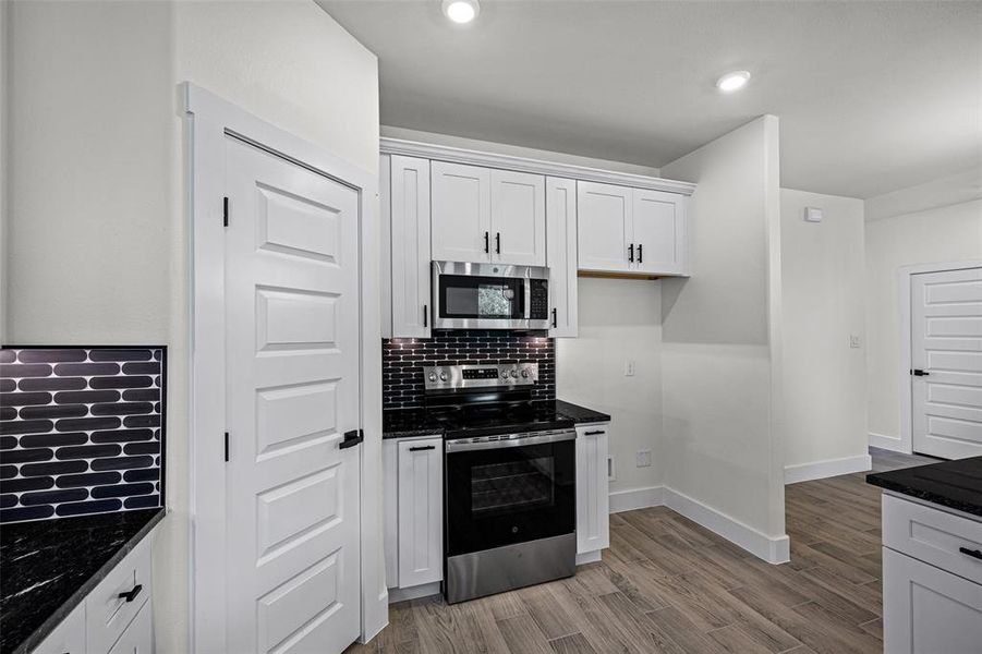 Furnished interior view inside a new home in , Granbury (Image 10).