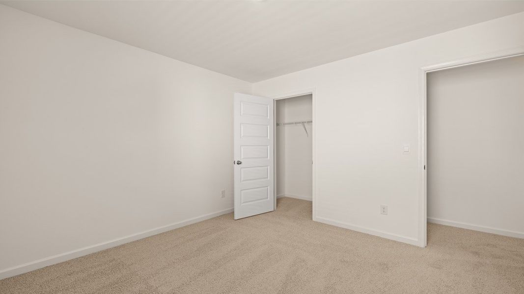 Spacious, unfurnished interior of a new home in Bridle Creek, Locust Grove (Image 37).