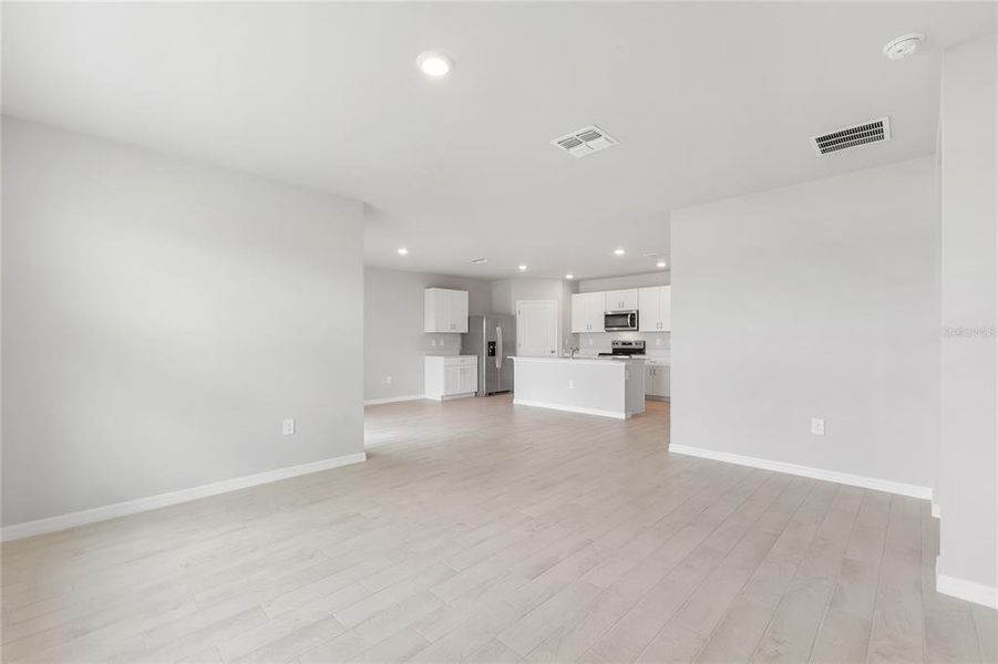 Spacious, unfurnished interior of a new home in Burnt Store Village, Punta Gorda (Image 9). Spacious, unfurnished interior of a new home in Burnt Store Village, Punta Gorda (Image 9).
