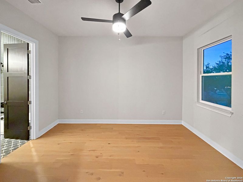 Spacious, unfurnished interior of a new home in , Bulverde (Image 25).