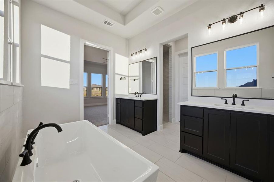 Furnished interior view inside a new home in Waterfall Ranch - 1 Acre Lots, Waxahachie (Image 10). Furnished interior view inside a new home in Waterfall Ranch - 1 Acre Lots, Waxahachie (Image 10).