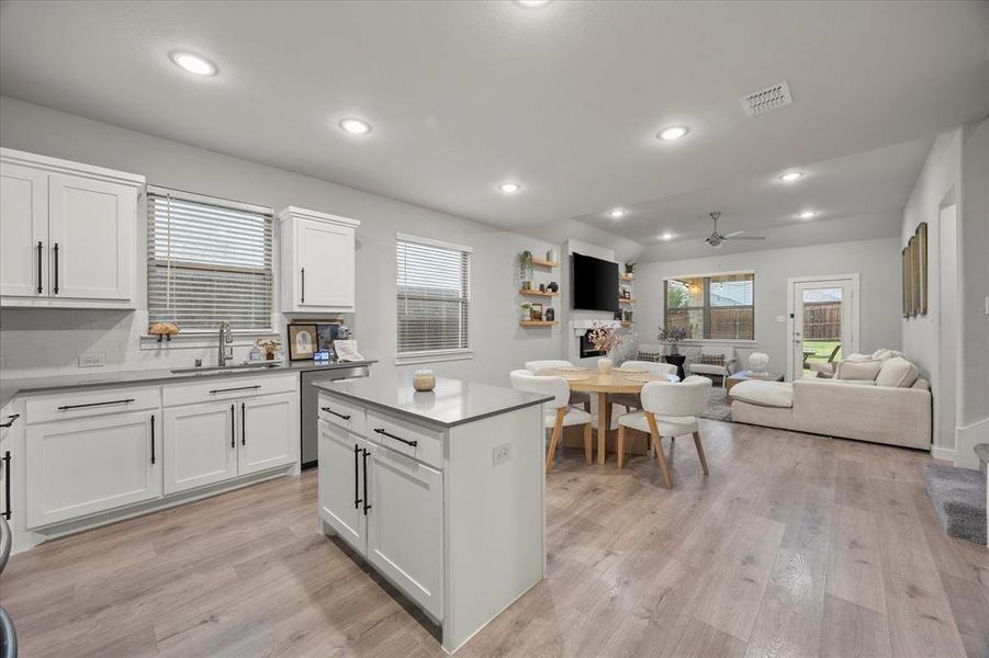 Furnished interior view inside a new home in DeBerry Reserve, Royse City (Image 28). Furnished interior view inside a new home in DeBerry Reserve, Royse City (Image 28).