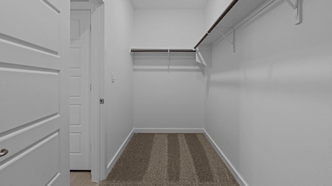 Spacious, unfurnished interior of a new home in Northwest Passage, Midland (Image 14).