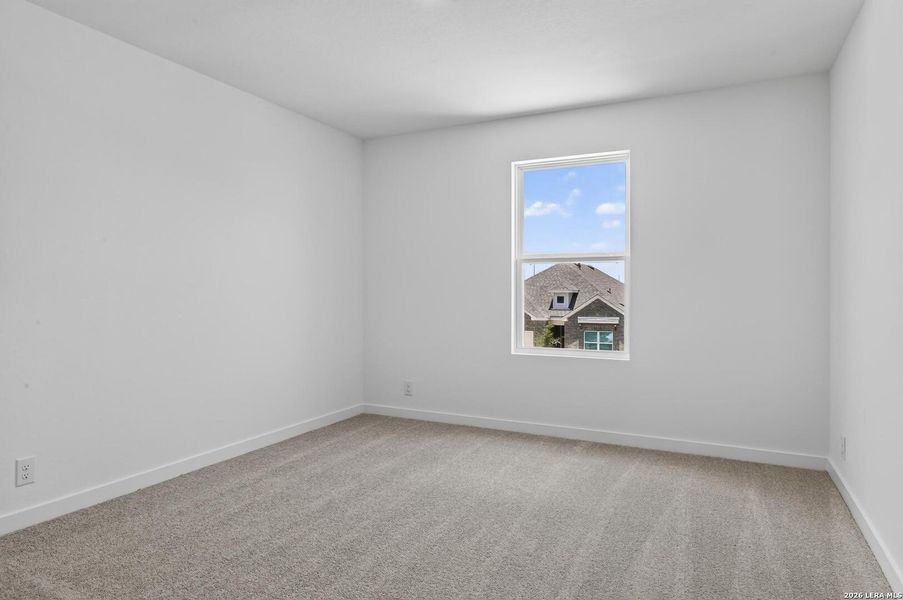 Spacious, unfurnished interior of a new home in Nopal Valley, San Antonio (Image 26).