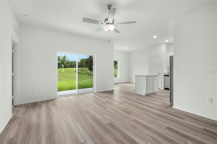 Spacious, unfurnished interior of a new home in Tula Parc, Astatula (Image 17).