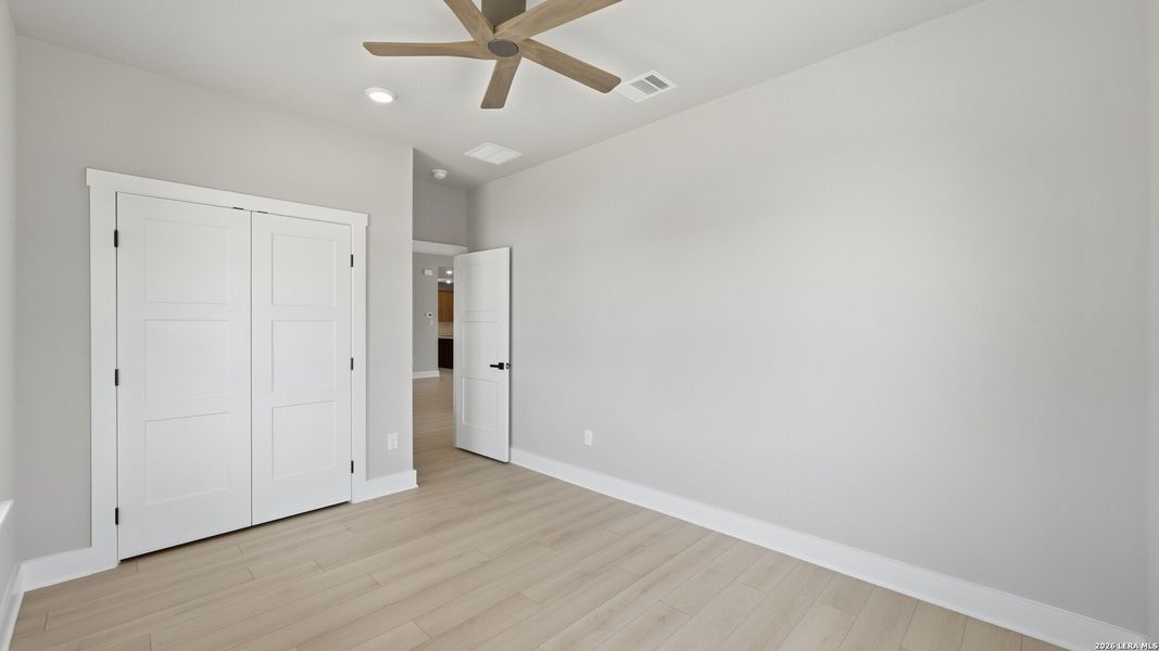 Spacious, unfurnished interior of a new home in , Canyon Lake (Image 44).