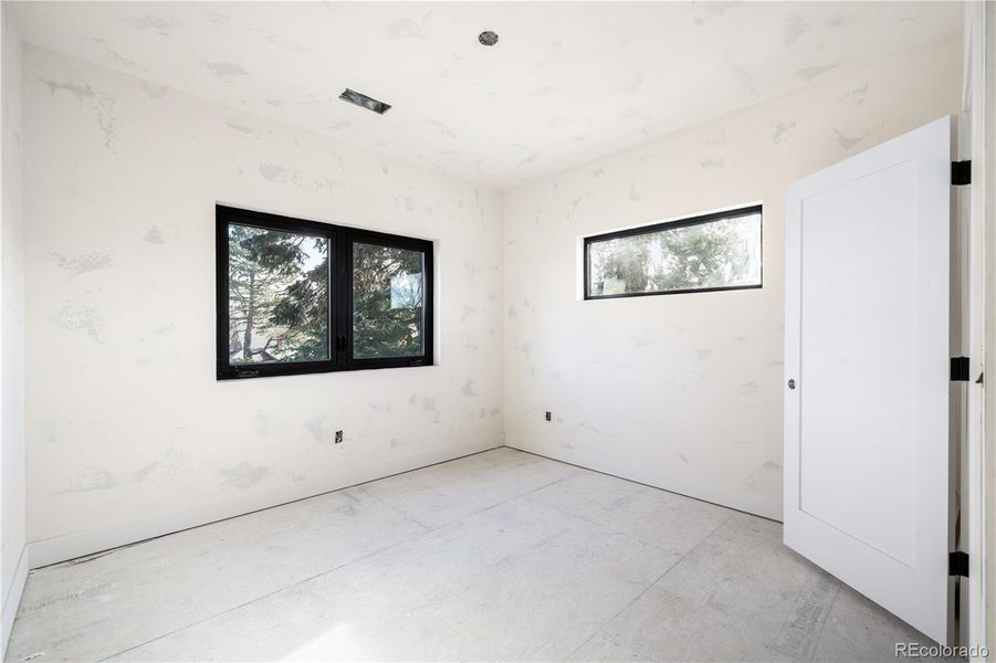 Spacious, unfurnished interior of a new home in , Denver (Image 5).